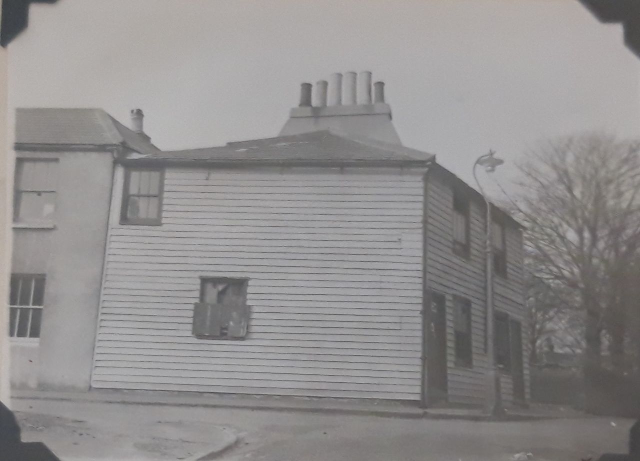 File:4 Egremont Place.jpg