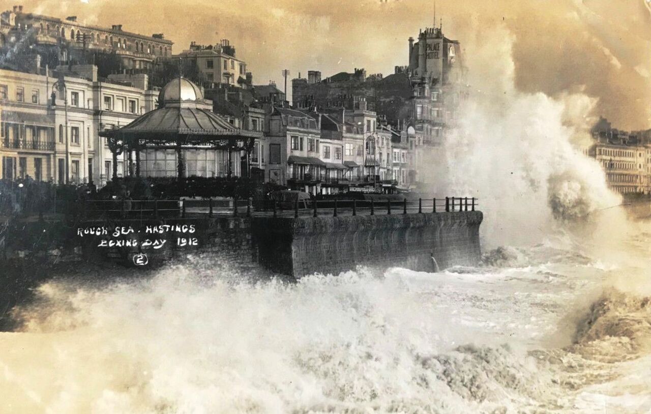 File:A-rough-sea-on-Boxing-Day-1912..jpg