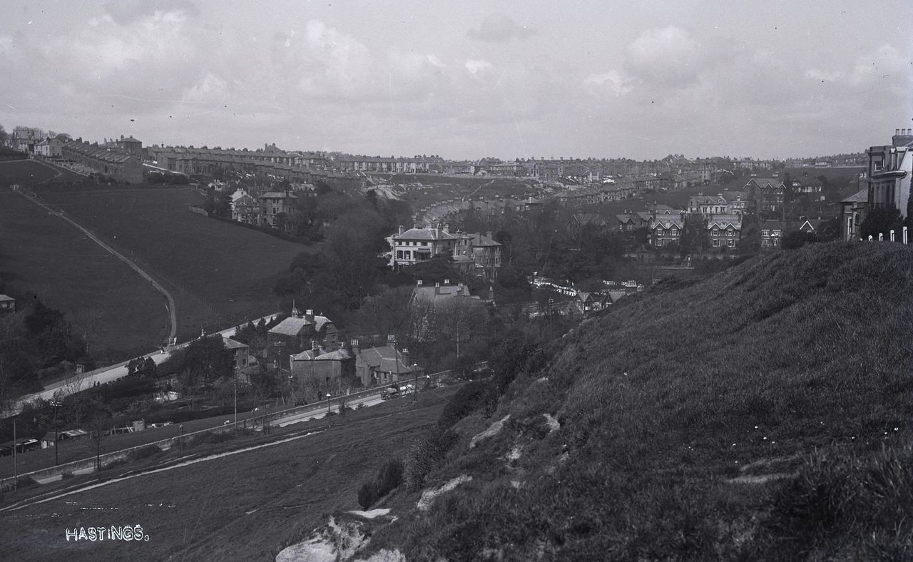 File:A-view-over-Clive-Vale-c1905.jpg