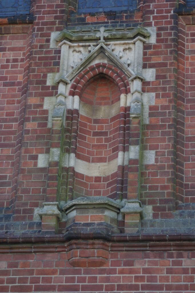 File:All Souls Church Niche.jpg