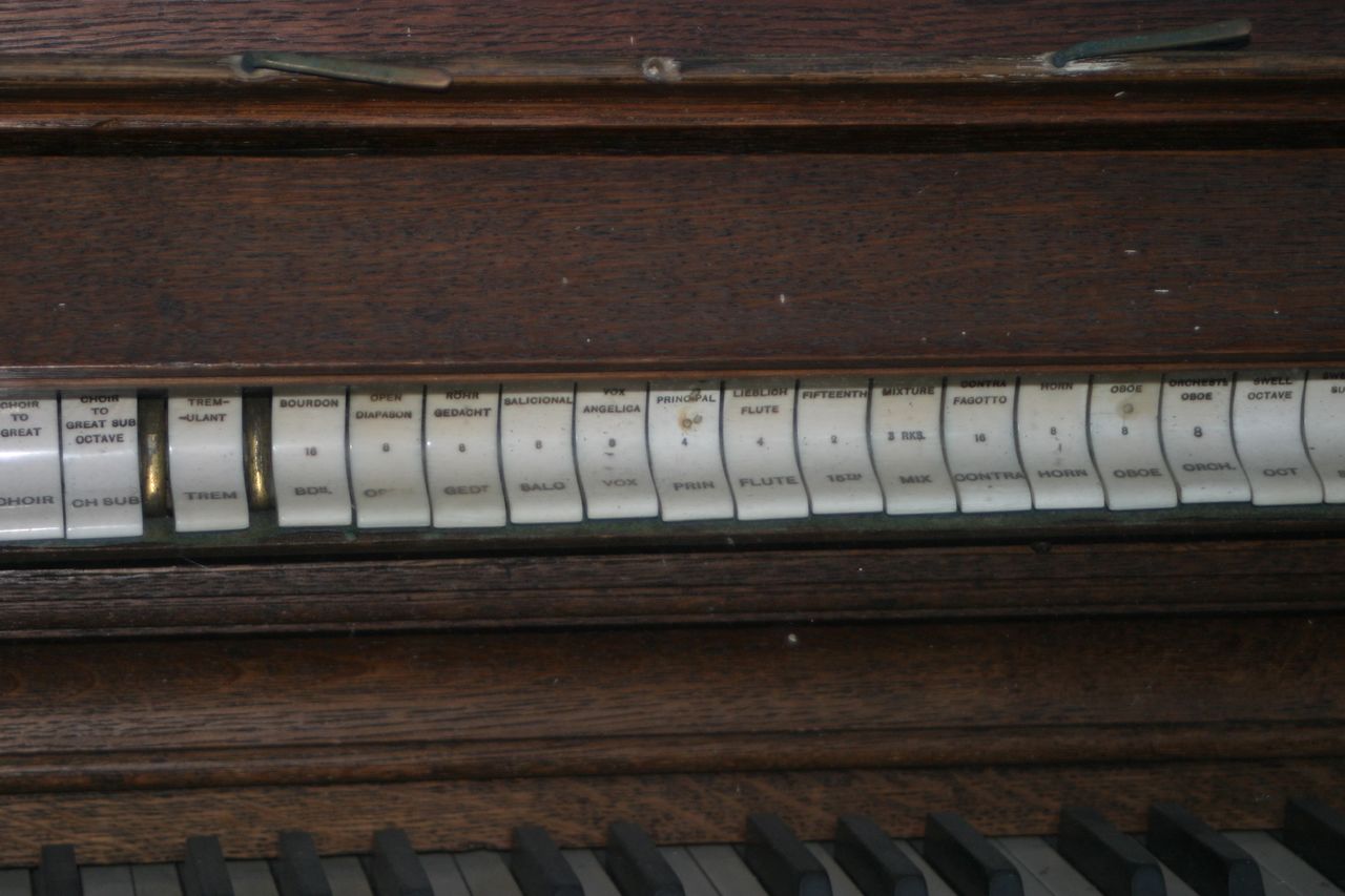 File:All Souls Organ Console.jpg