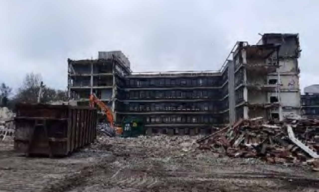 File:Ashdown House demolition 2023.png