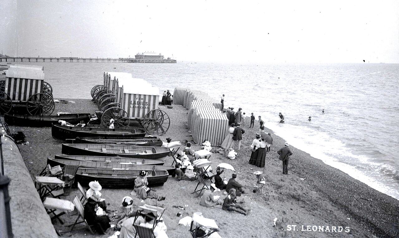 File:Bathing-Machines-at-St.-Leonards.-1907.jpg