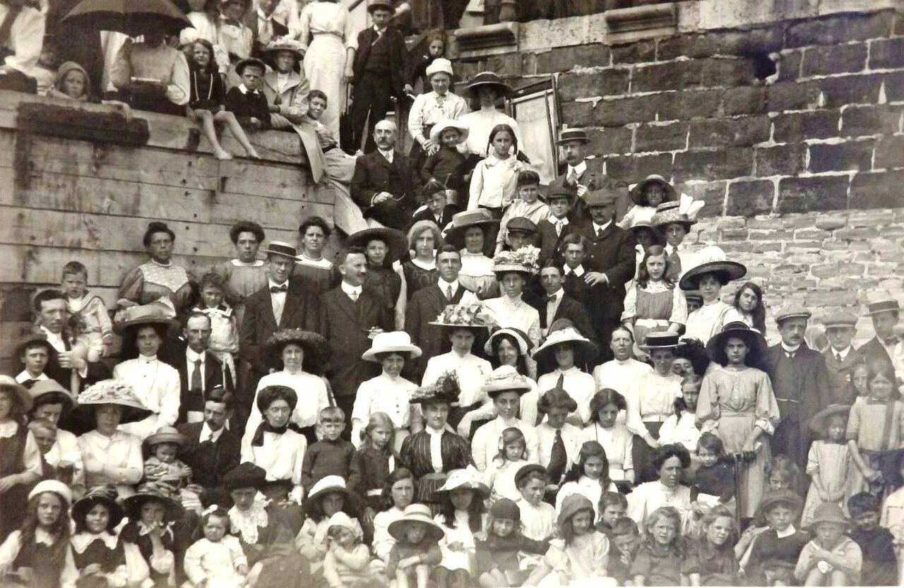 File:Beach-group-1923.jpg