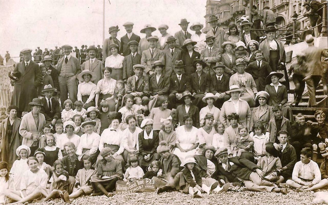 File:Beach-photographer-A.M.Breach-taken-in-1921..jpg