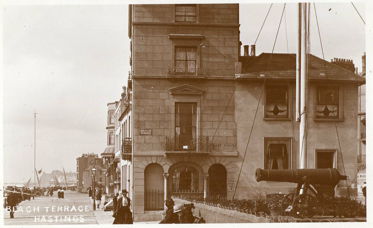 File:Beach Terrace and the Russian Gun c1900.jpg