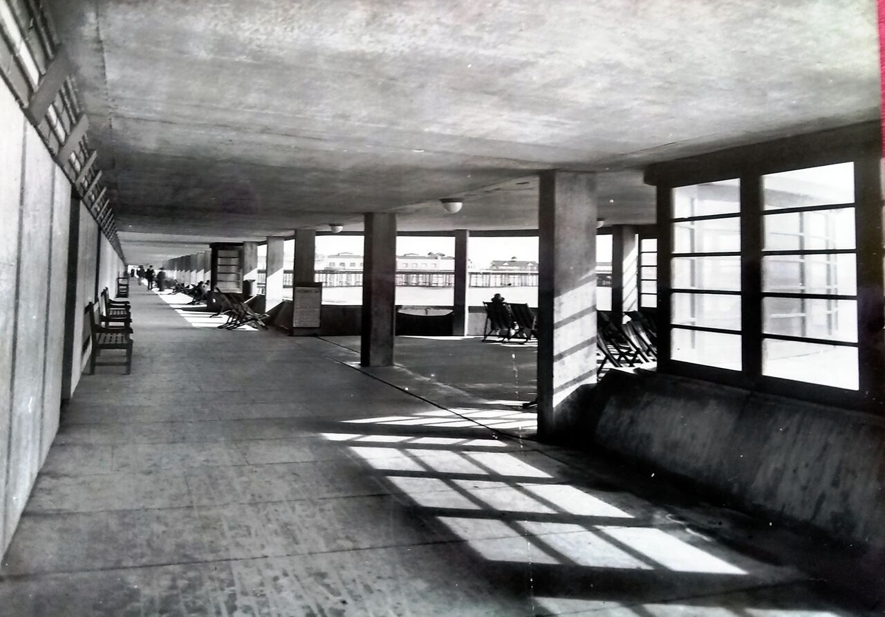 File:Bottle Alley c1950.jpg