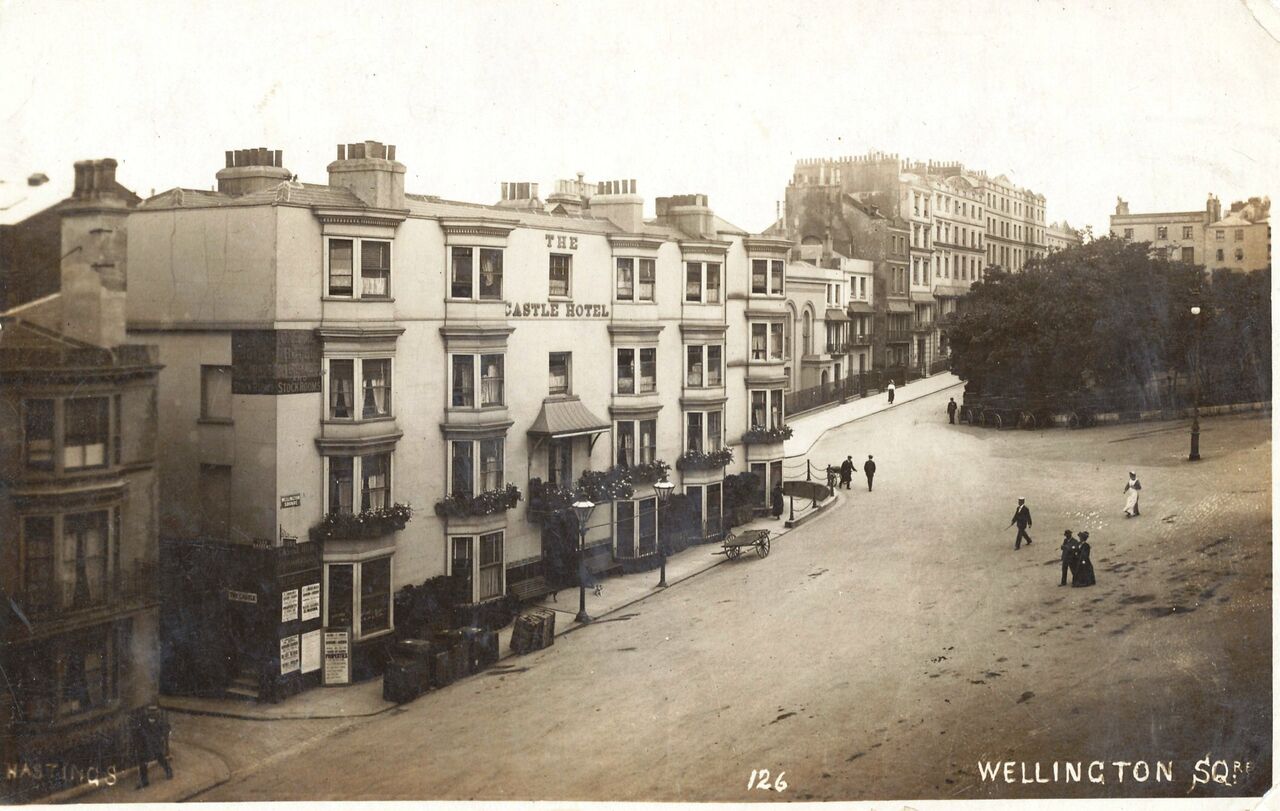 File:Castle Hotel.jpg