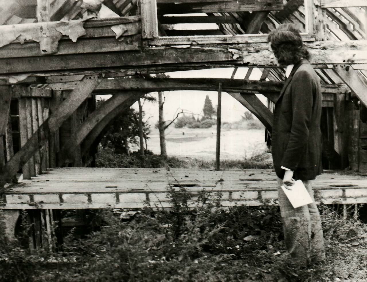 File:Castleham Old Barn 1972.png