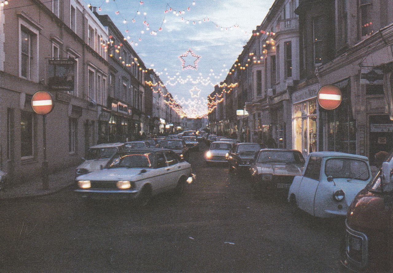 File:Christmas Lights in Kings Road, St.Leonards on Sea.jpg