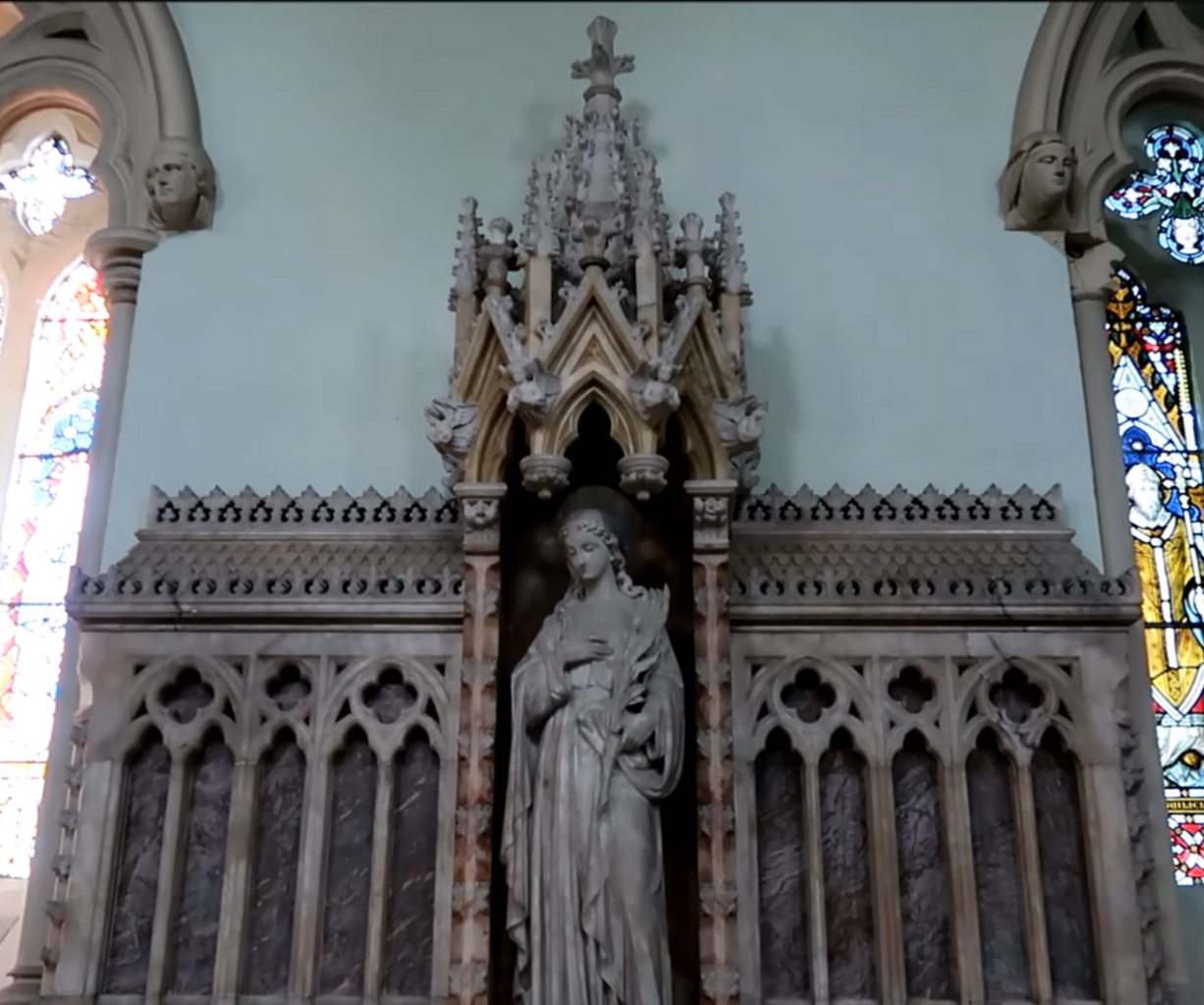 File:Convent of the Holy Child Chapel Small Altar.png