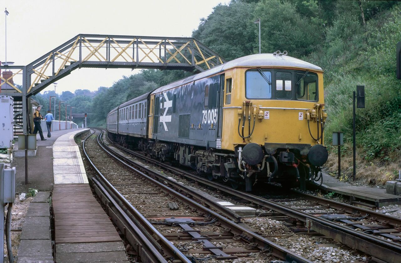 File:DEMU at Ore Station 1988.jpg