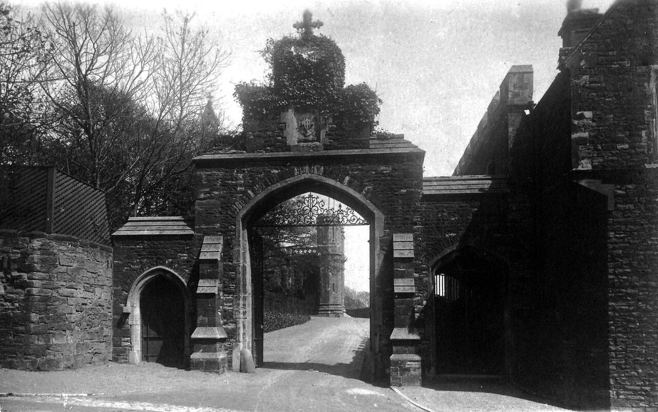 File:Entrance-to-Holy-Child-Jesus-Convent-Magdalene-Road.-1908..jpg