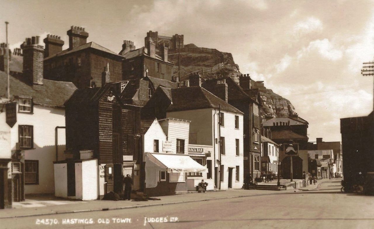 File:Entrance-to-Rock-a-Nore-Road.-c1948..jpg