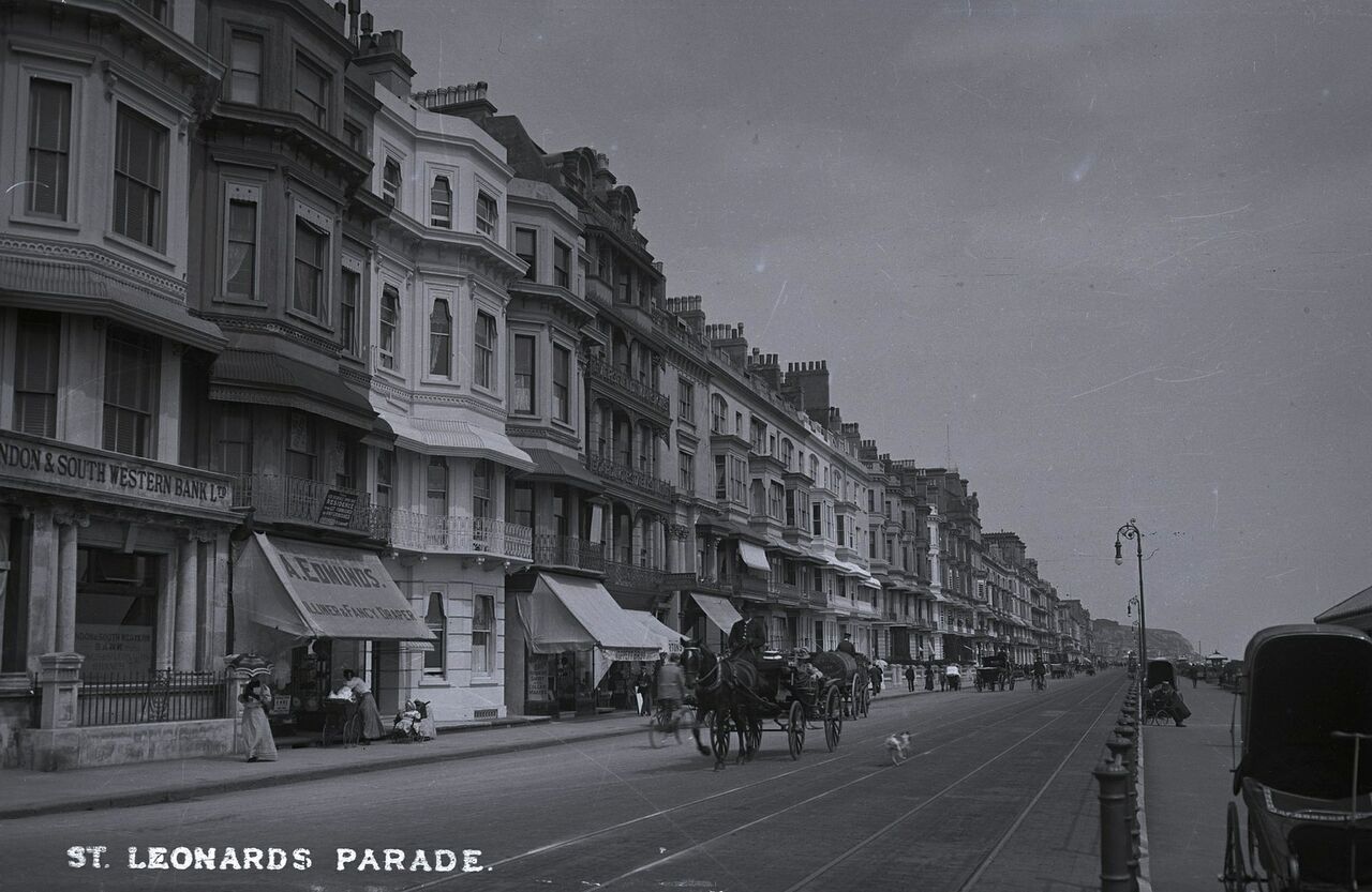 File:Eversfield-Place-Parade-c1905.jpg