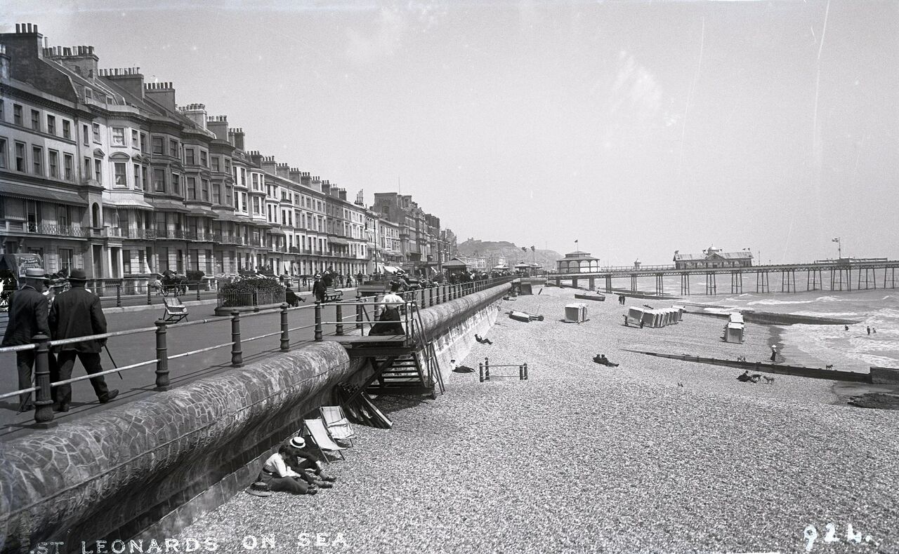 File:Eversfield-Place-at-St-Leonards-c1905.jpg