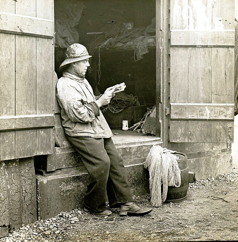 File:Fishermen-taking-a-break.-1905..jpg
