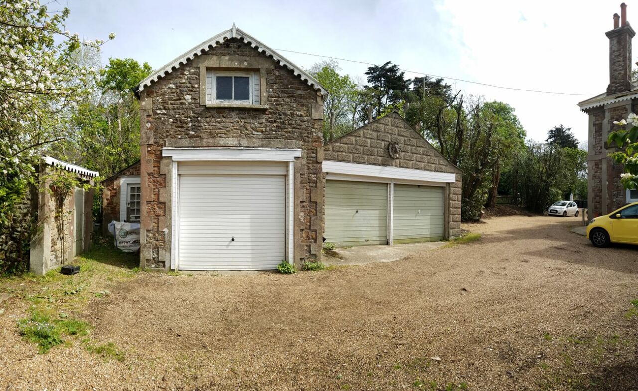 File:Garages at Ashbrook Lodge scheduled to be demolished 2019.jpg