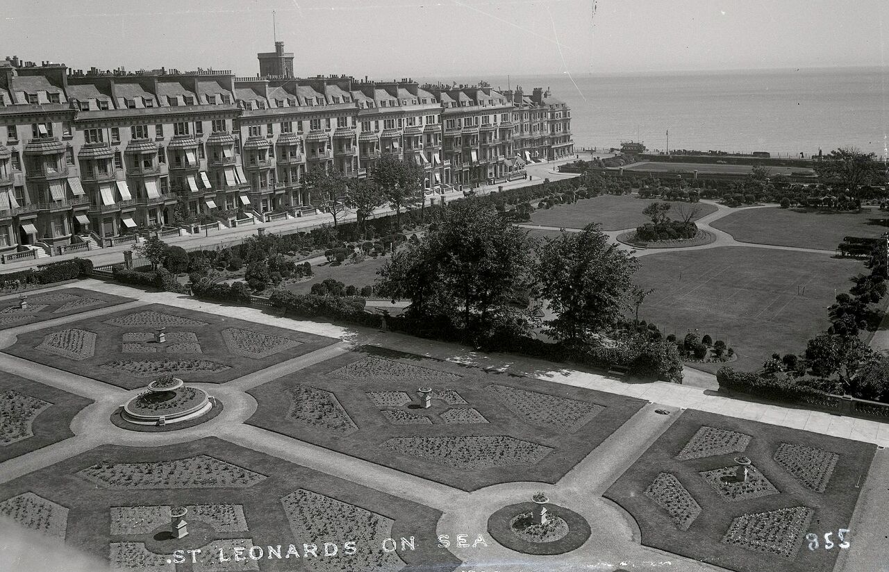 File:Gardens-at-Warrior-Square.-1906..jpg