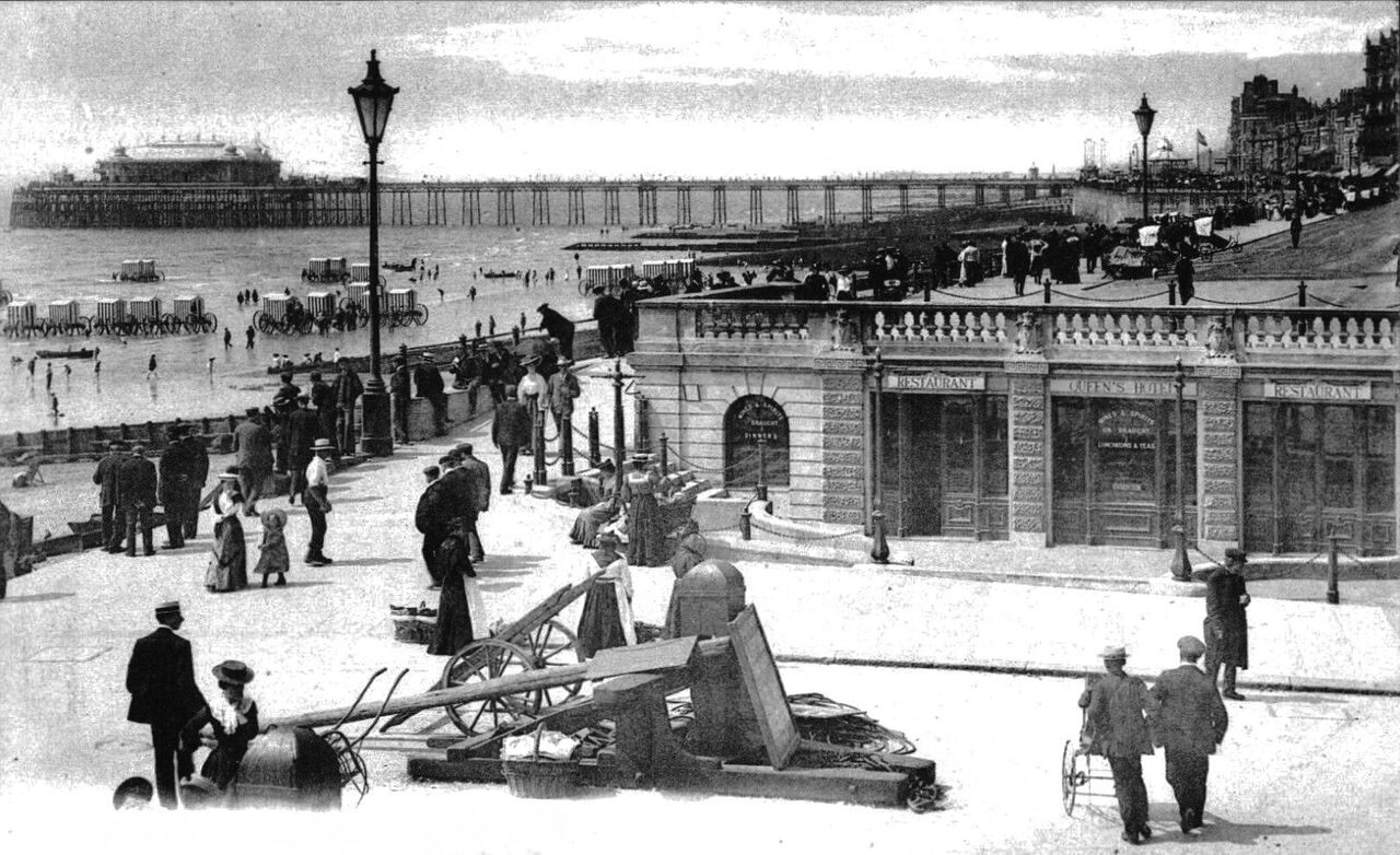 File:Harold-Place-and-the-Queens-Hotel.-1906..jpg