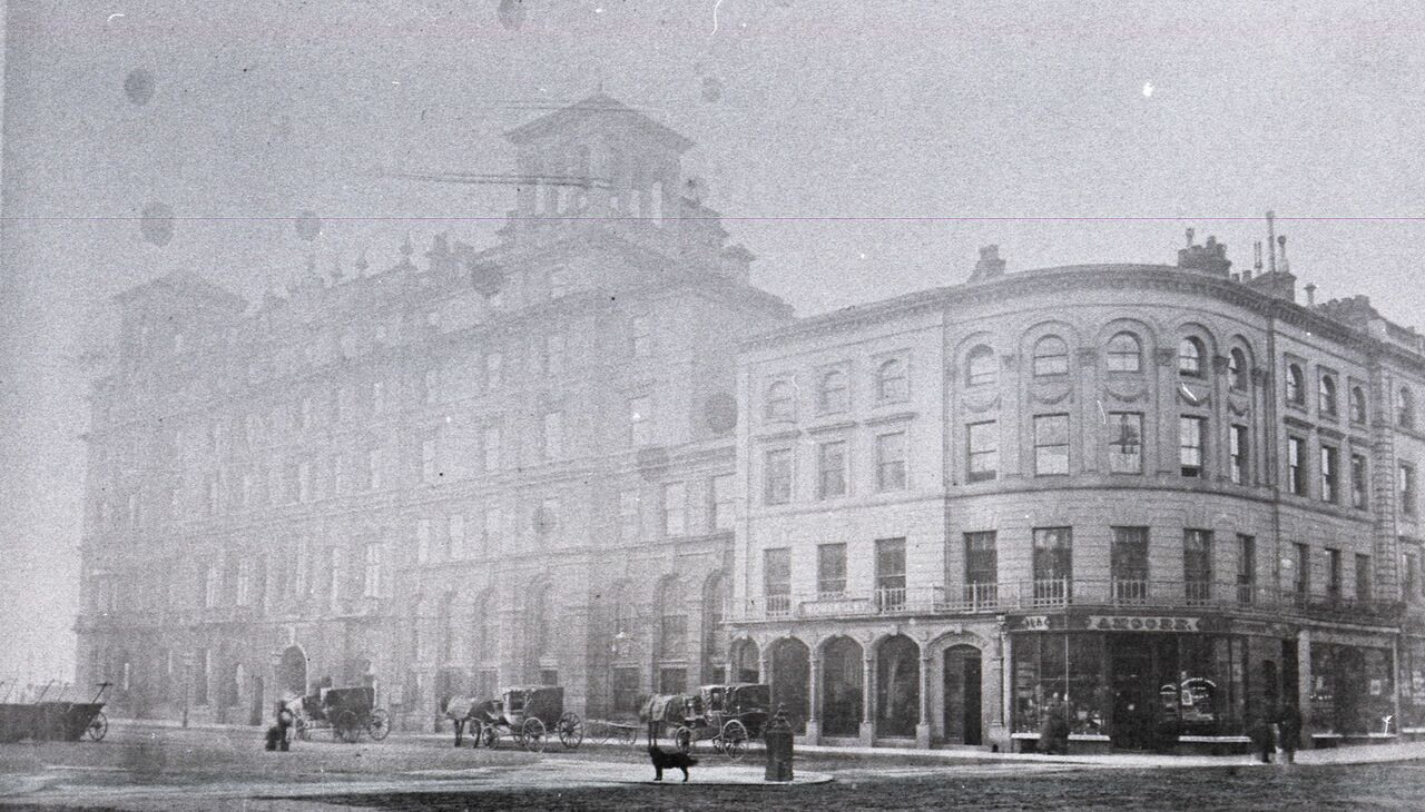 File:Harold Place & Queens Hotel.jpg