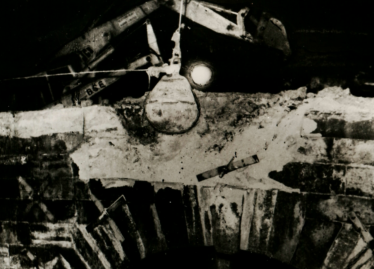 File:Harrow Bridge demolition 1971.png