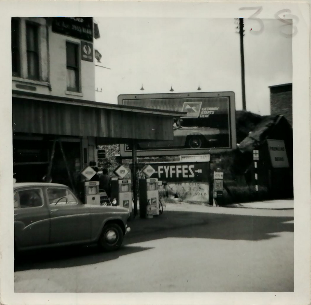 File:HartsGarage c1960.png