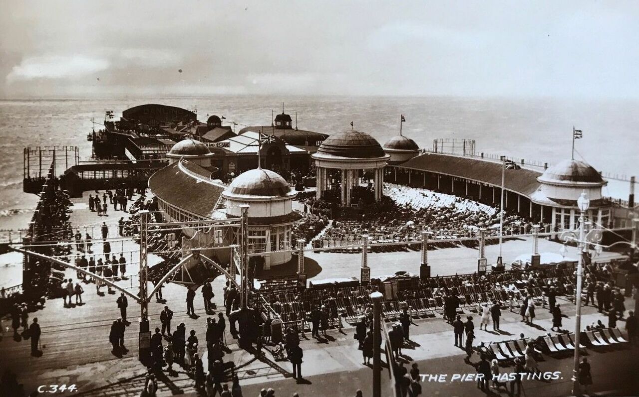 File:Hastings-Pier-c1938..jpg