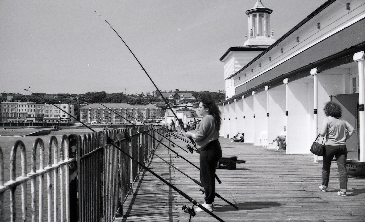 File:Hastings Pier west side 1977.jpg