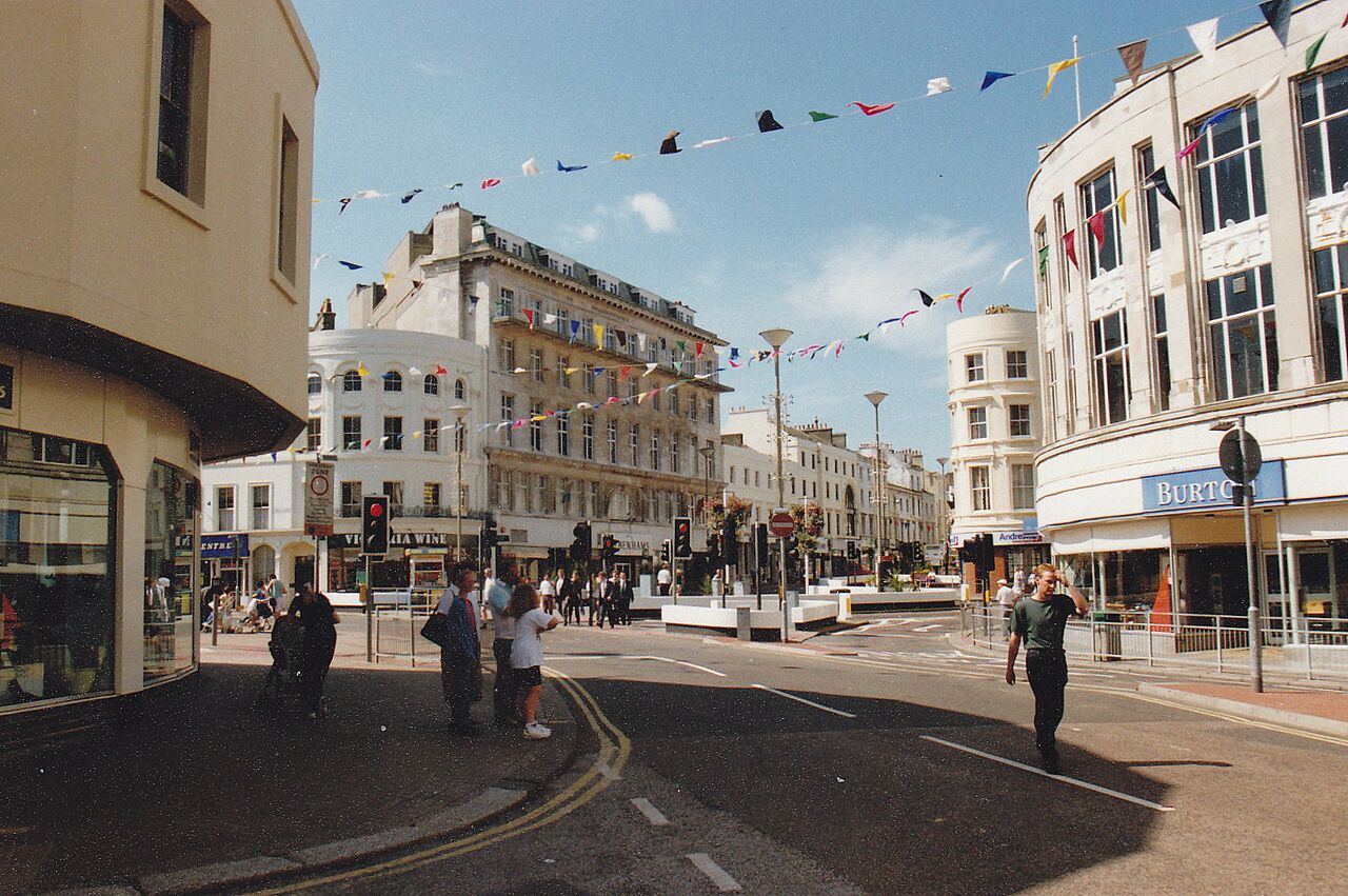 File:Hastings Town Centre c1990.jpg