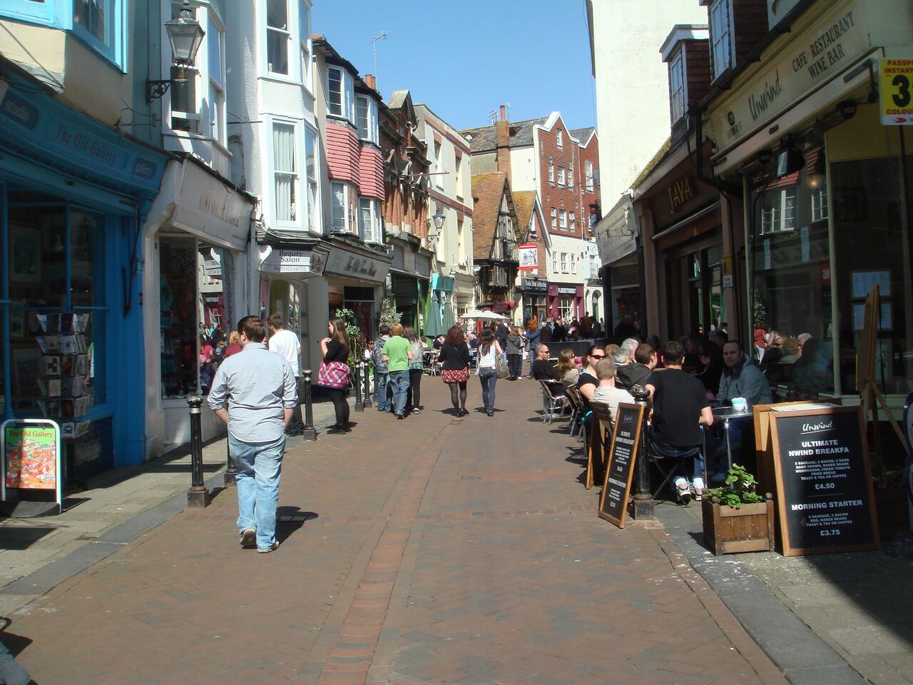 File:Hastings old town - Flickr - Margaret Hayles.jpg
