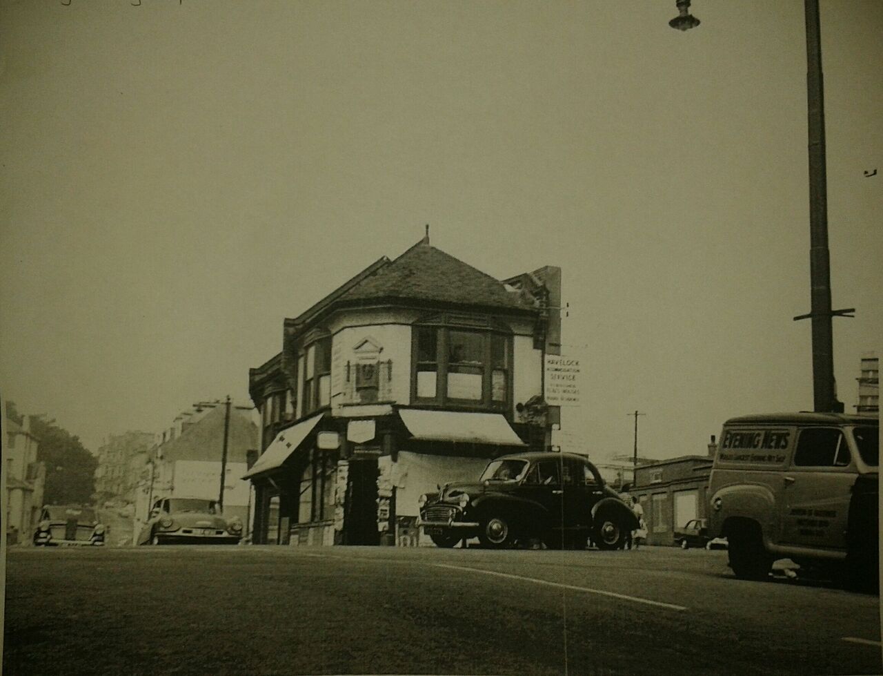 File:Huffeys newsagents - Flickr - lkennedy1480.jpg