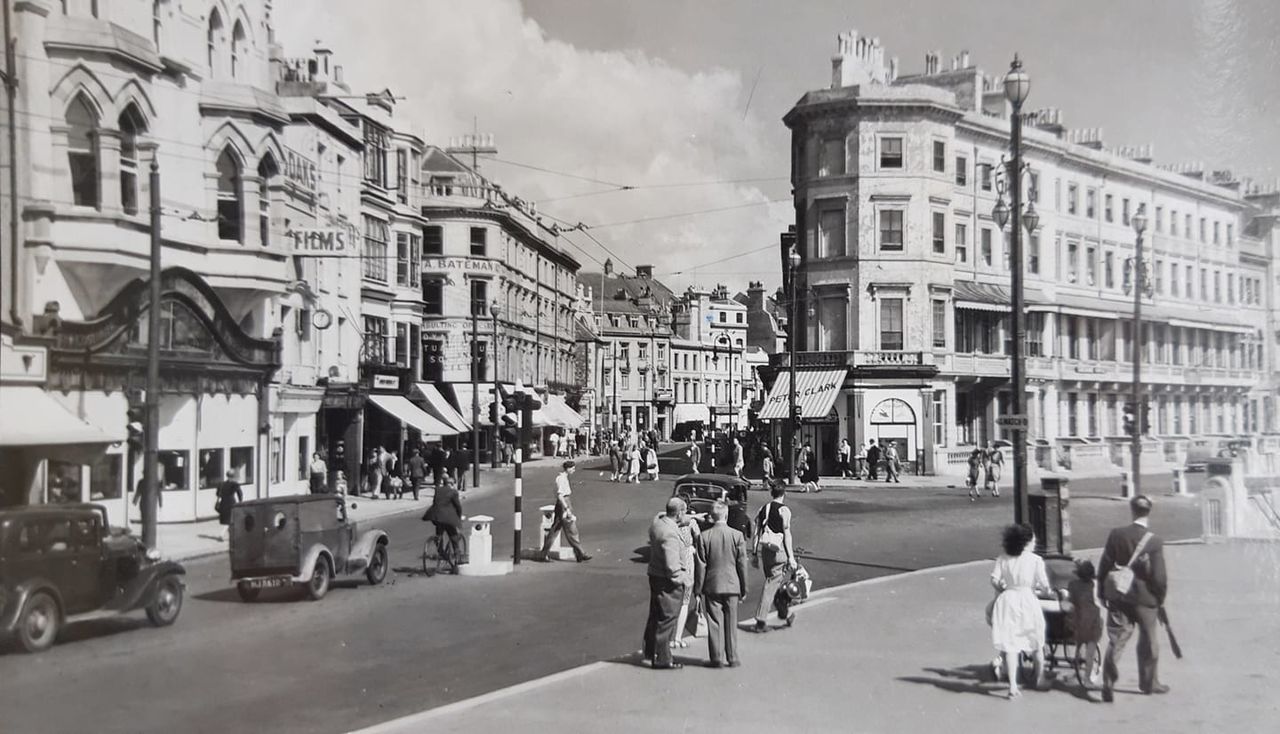 File:Looking-down-Robertson-street-from-White-Rock-1939.jpg