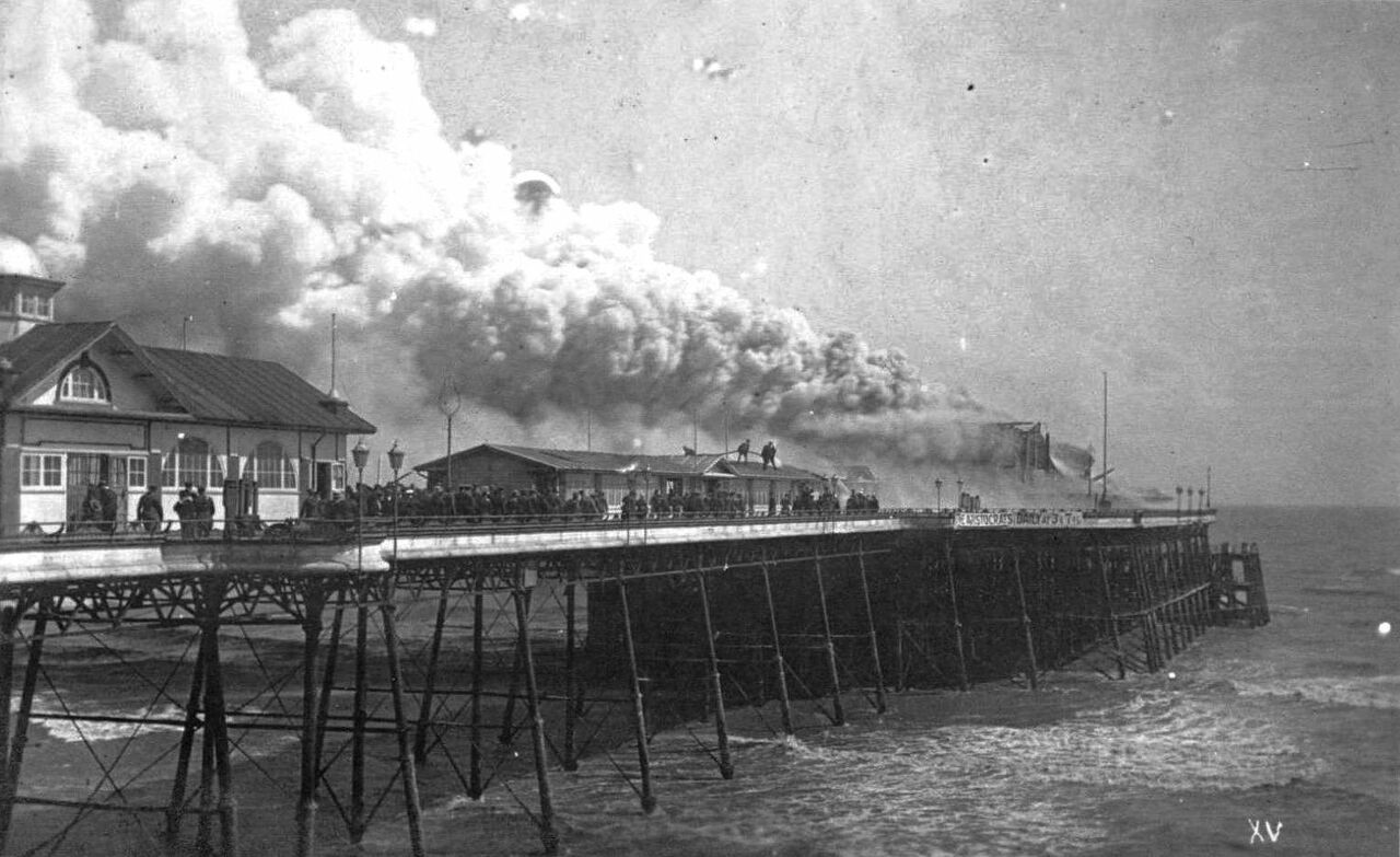 File:Pier-on-fire-July-1917..jpg