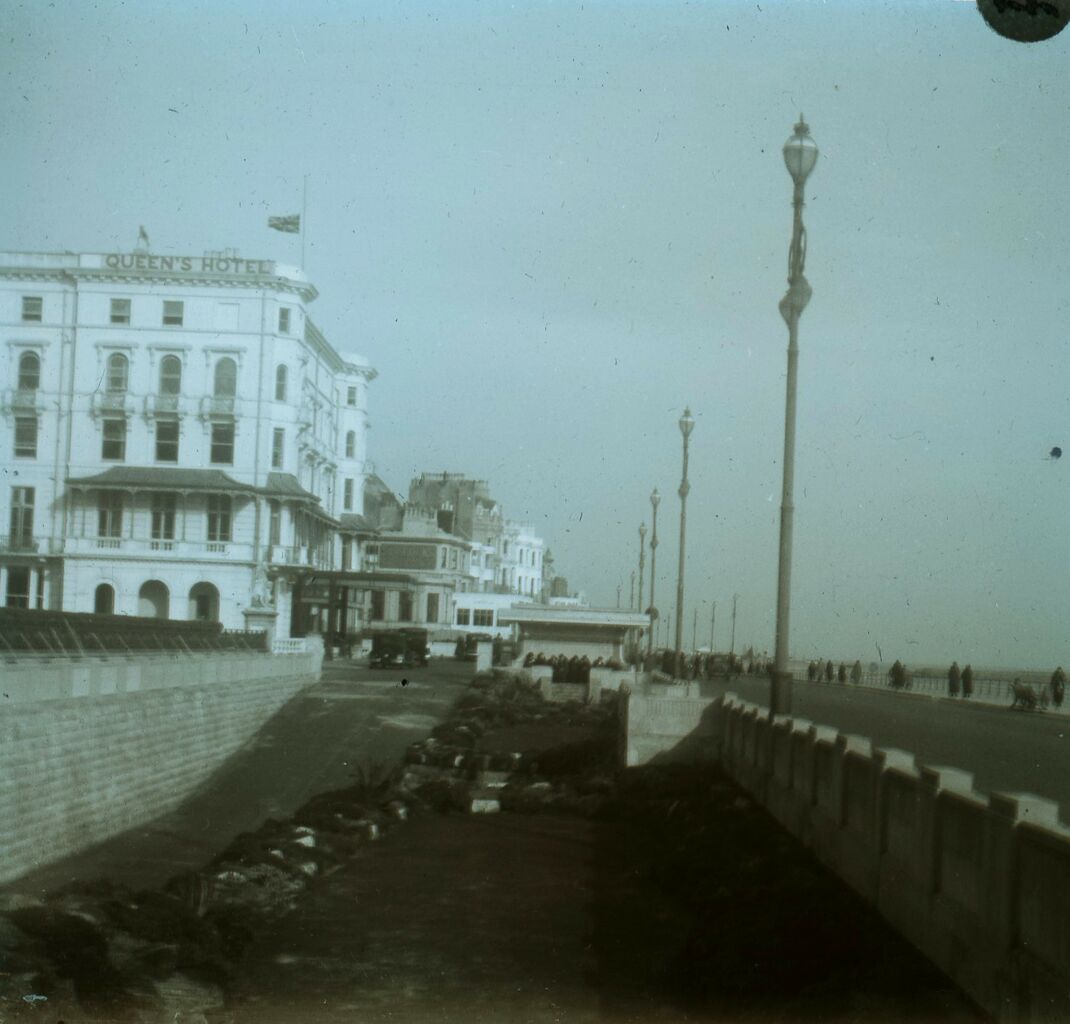 File:Queens Hotel c1935.jpg