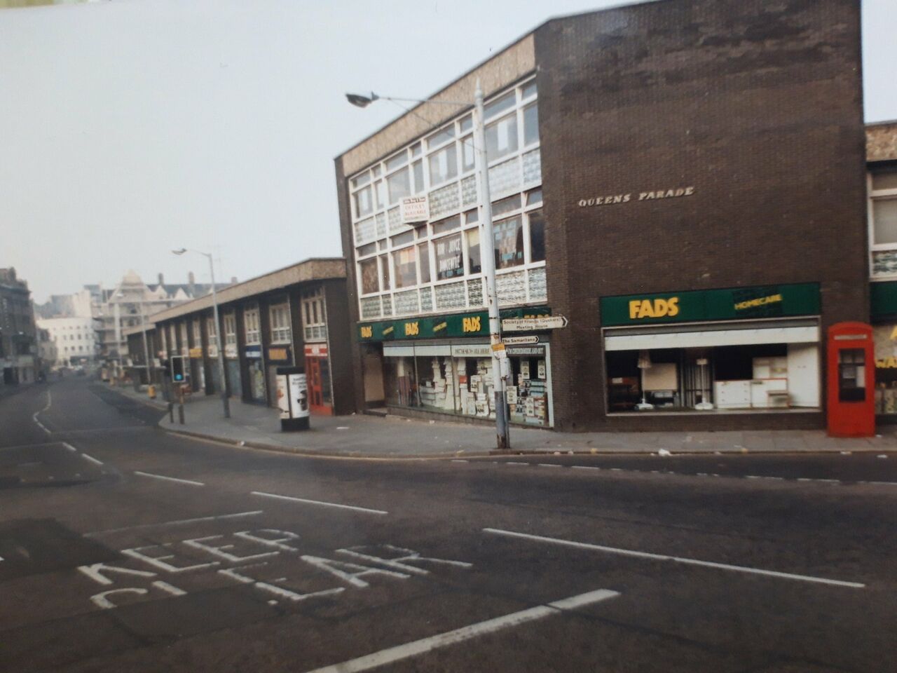 File:Queens Parade.jpg
