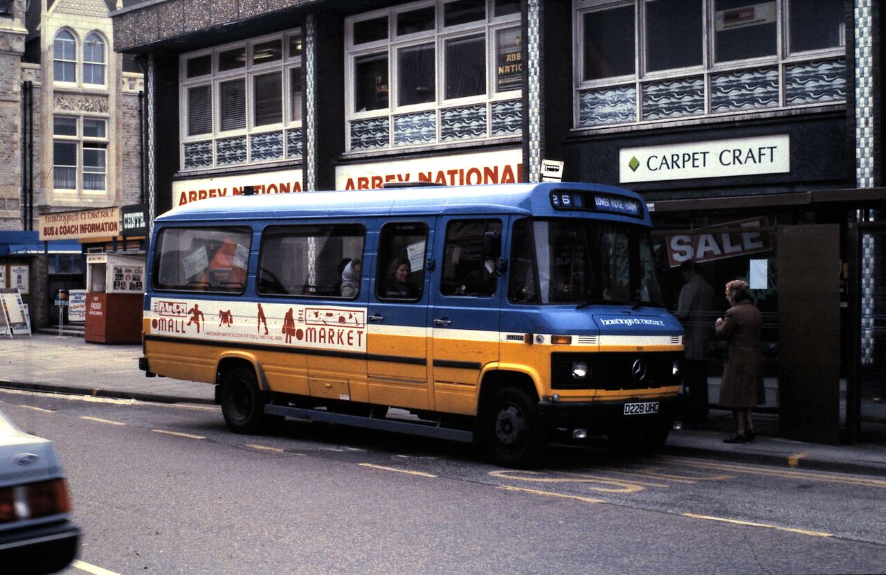 File:Queens Parade 1988.jpg