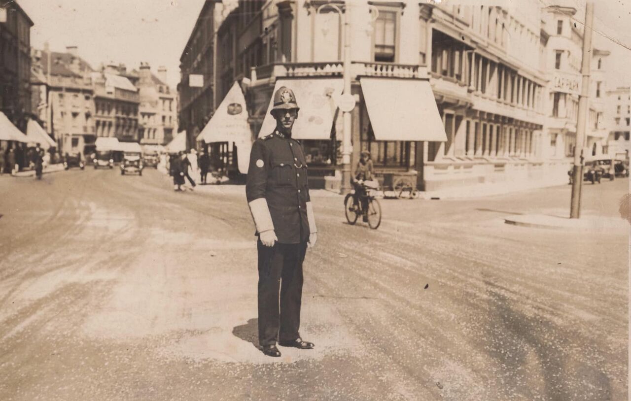 File:Robertson Street and Carlisle Parade c1920.jpg
