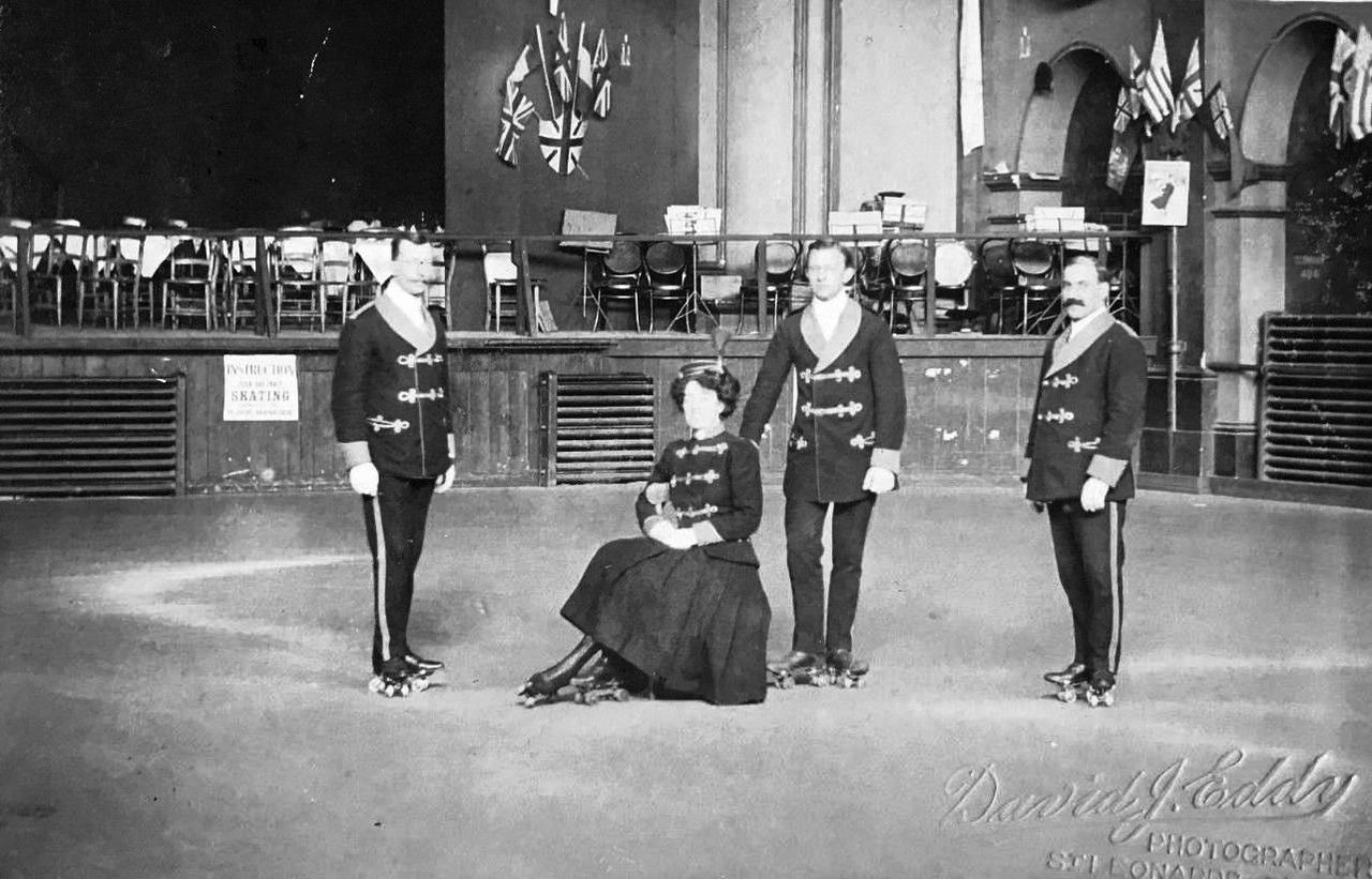 File:Roller-skating-on-St-Leonards-Pier.-1909..jpg