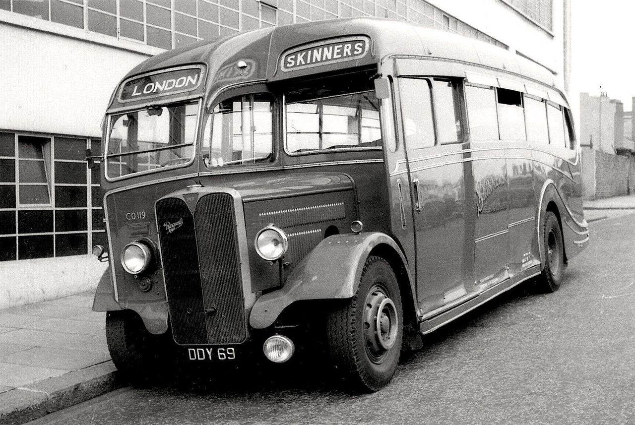 File:Skinners-coach.c1950.jpg