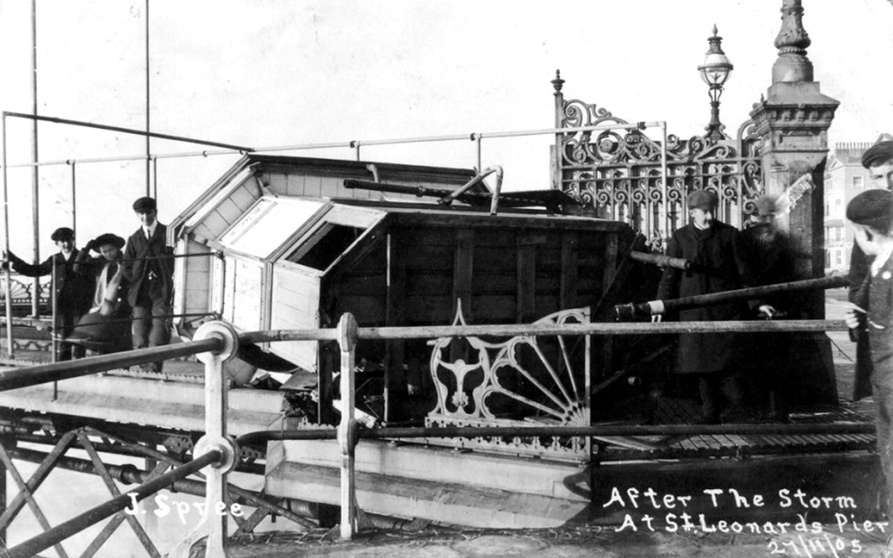 File:St-leonards-storm-damage-pier..jpg