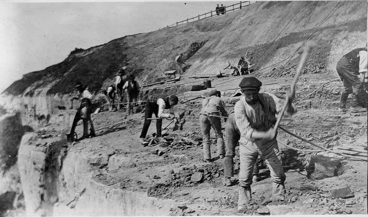 File:Stabilisation work on East Cliff 1926.jpg