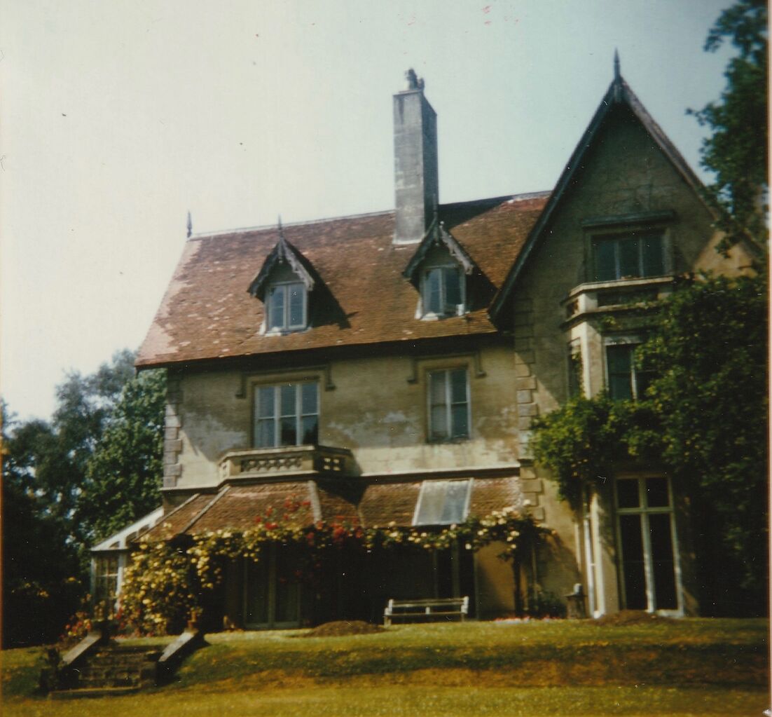 File:Sunningdale House c1974 b.jpg