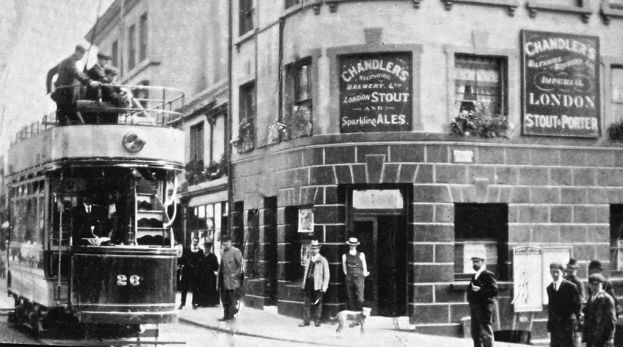 File:The-Bohemia-Arms-Tower-Road-c1910.jpg