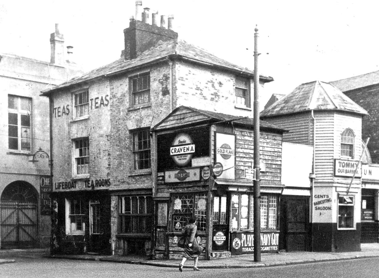 File:The-Lifeboat-Tea-Rooms-East-Parade.-1948..jpg