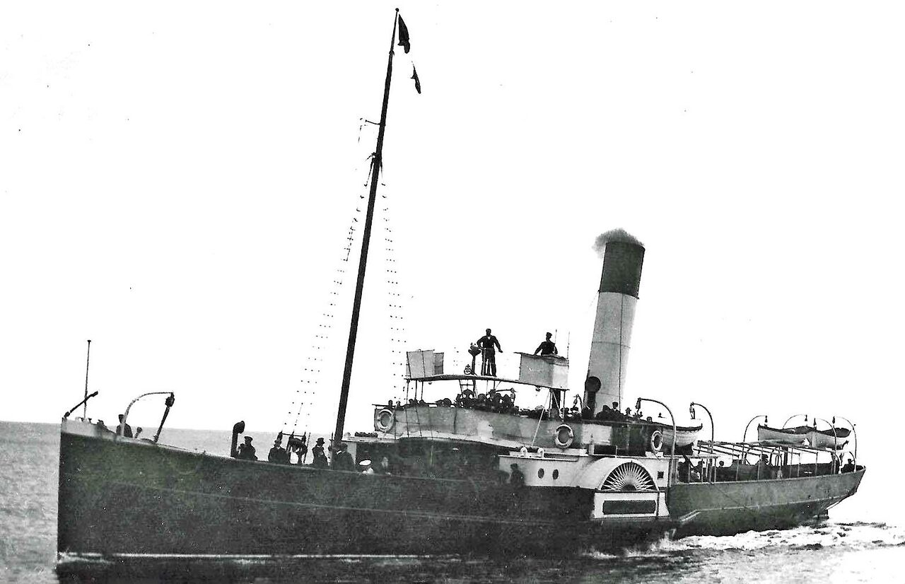 File:The-Paddle-Steamer-The-Cynthia-approaching-Hastings-Pier-1892..jpg
