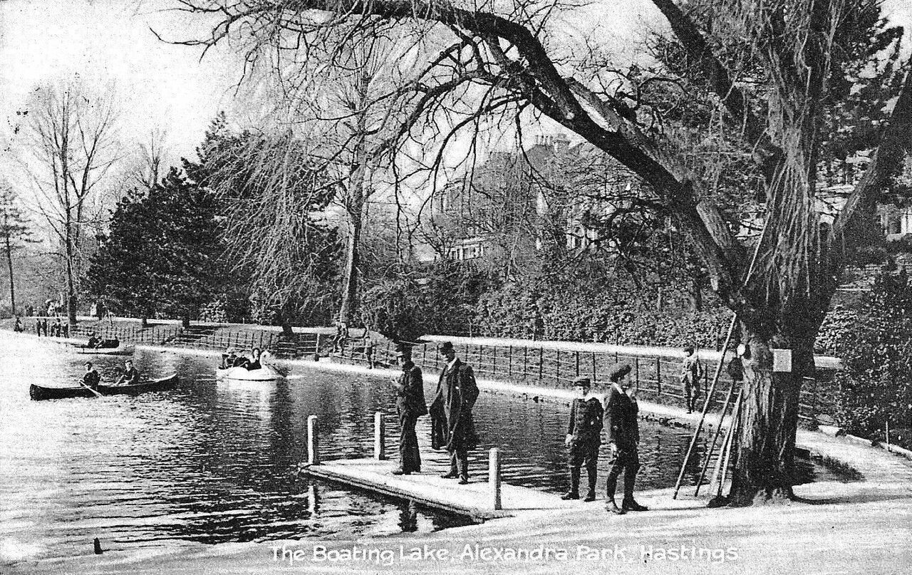 File:The-boating-lake-in-Alexandra-Park.-1910..jpg