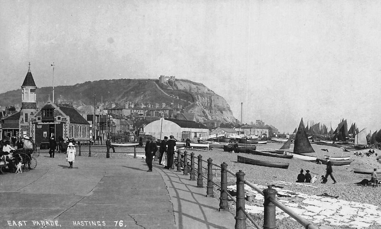 File:The-old-lifeboat-house-and-beach.-1912..jpg