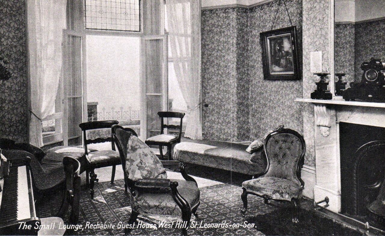 File:The-small-Lounge-at-Templecombe.-1934..jpg