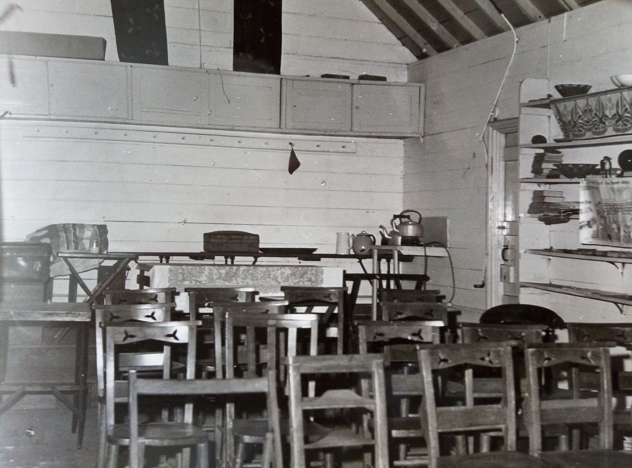 File:The School House at St Peter's Church Baldslow.jpg